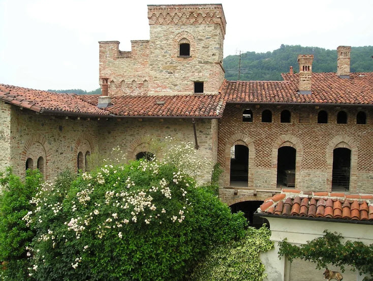 Bed and Breakfast Castello di Strambinello, Italy